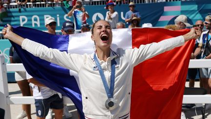 La joie d'Elodie Clouvel, vice-championne olympique au pentathlon moderne, le 11 août 2024. (LP / JEAN-BAPTISTE QUENTIN / MAXPPP)