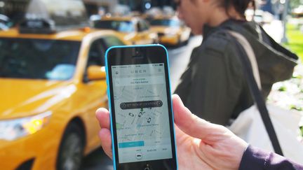 &nbsp; (L'appication Uber aux Etats-Unis©MAXPPP)