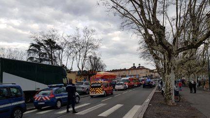 Un homme est décédé malgré les massages cardiaques qui lui ont été prodigués à&nbsp;Neuville-sur-Saône (Rhône), samedi 31 mars.&nbsp; (FRANCE 3)