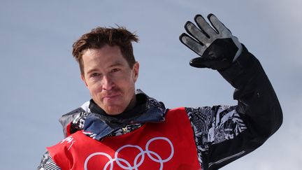 Shaun White après le dernier run de sa carrière aux Jeux olympiques de Pékin, le 11 février 2022. (YOSUKE HAYASAKA / YOMIURI via AFP)