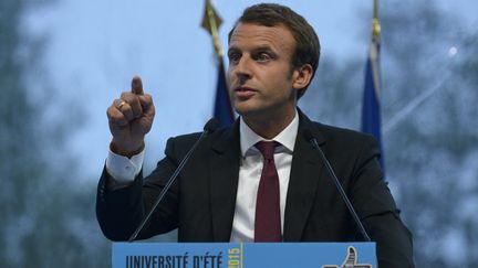 Le ministre de l'Economie, Emmanuel Macron, lors de son discours devant le Medef, le 27 ao&ucirc;t 2015, &agrave;&nbsp;Jouy-en-Josas (Yvelines). (ERIC PIERMONT / AFP)