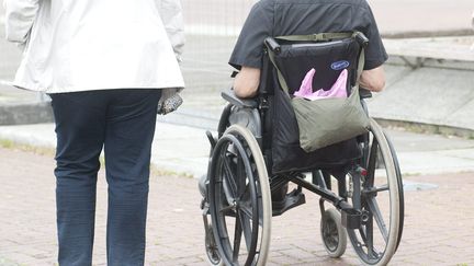 Le "duoday" permet à une personne en situation de handicap de se rendre dans une entreprise, une association ou une organisation.&nbsp; (SEBASTIEN JARRY / MAXPPP)