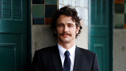 L'acteur et réalisateur James Franco inaugure sa propre cabine de plage à Deauville le 5 septembre 2016.
 (Charly Triballeau / AFP)