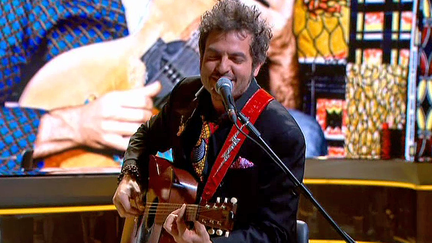 Matthieu Chedid chante "Manitoumani", un extrait de Lamomali son album récompensé d'une Victoire de la Musique 
 (France 2 / Culturebox)