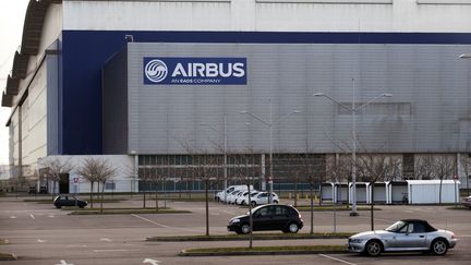 Une partie de l'usine Airbus à Toulouse (Haute-Garonne). (REMY GABALDA / AFP)