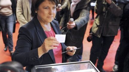 Martine Aubry votant dimanche à Lille. (DENIS CHARLET / AFP)