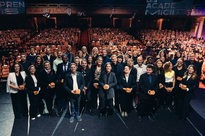 Remise à la quatrième promotion des Virtuoses de broches dessinées par Francesca Amfitheatrof, directrice artistique joaillerie de Louis Vuitton, lors des 10 ans des Métiers d'excellence au Grand Rex, le 10 octobre 2024. (BOBY)