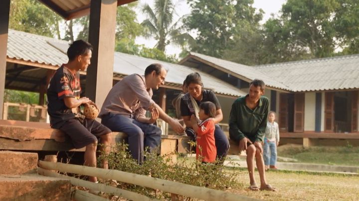 Le père Rio dans un village au sein de la communauté Karen, février 2023, Poblaki 5Thaïlande° (FRANCE 24)