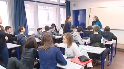 Capture d'&eacute;cran d'une classe du coll&egrave;ge Beaumarchais, &agrave; Paris 11e,&nbsp;d&eacute;cembre 2013, ( FRANCE 3 / FRANCETV INFO)