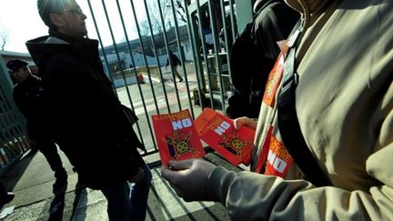 Devant l'usine historique Mirafiori de Fiat à Turin, le 13 janvier 2011. (AFP/GIUSEPPE CACACE)