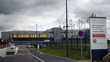 Une entrée du Centre hospitalier sud-francilien (CHSF) à Corbeil-Essonnes (Essonne), le 20 septembre 2011.&nbsp; (JOEL SAGET / AFP)