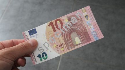 Un sp&eacute;cimen du nouveau billet de 10 euros, lanc&eacute; le 23 septembre 2014. (MAXPPP)