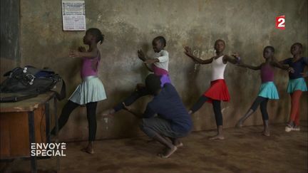 Ballerines du Kenya (CAPTURE D'ÉCRAN FRANCE 2)