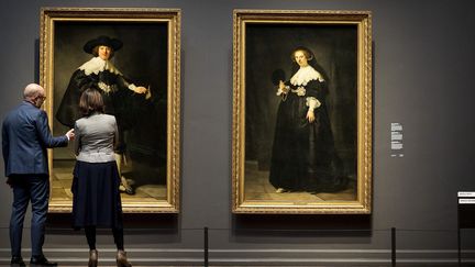 Les deux Rembrandt acquis conjointement par le Louvre et le Rijksmuseum, exposés à Amsterdam (1er juillet 2016)
 (Koen Van Weel / ANP / AFP)