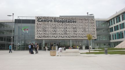 L'entrée du Centre hospitalier de Carcassonne (Aude), mercredi 17 octobre 2018. (CLEMENT PARROT / FRANCEINFO)