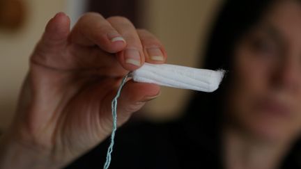 Des résidus potentiellement toxiques ont été retrouvés dans des tampons, selon une étude de "60 Millions de consommateurs" publiée&nbsp;en février 2016.&nbsp; (MAXPPP)