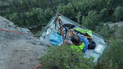 Lozère : une nuit à flanc de falaise dans les gorges du Tarn