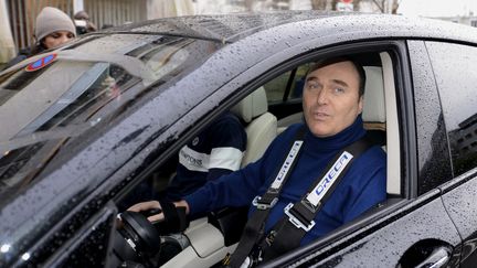 L'ancien pilote français de Formule 1 Philippe Streiff, le 3 janvier 2014, alors que celui-ci se rend à l'hôpital de Grenoble pour rendre visite au champion allemand Michael Schumacher. (JEAN-PIERRE CLATOT / AFP)