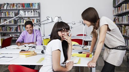 Gr&acirc;ce &agrave;&nbsp;Bib:love, trois &eacute;tudiants allemands n'ont plus besoin de draguer &agrave; la biblioth&egrave;que. (EMMA INNOCENTI / TAXI / GETTY IMAGES)