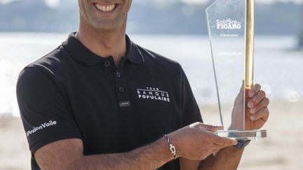 Armel Le Cléac’h avec le trophée de la Solitaire du Figaro