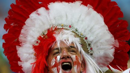 Plong&eacute;e d'un supporter anglais en Amazonie, le 14 juin &agrave; Manaus.&nbsp; (IVAN ALVARADO / REUTERS)