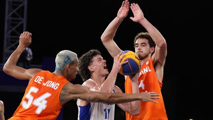 VIDEO. Basket 3x3 aux JO 2024 : le dernier panier exceptionnel des Néerlandais qui prive la France de la médaille d'or