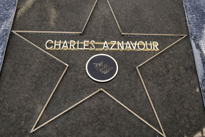 Lundi 21 août, l'installation de l'étoile de Charles Aznavour sur le "Walk of Fame" hollywoodien.
 (VALERIE MACON / AFP)