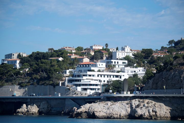 Photo montrant des maisons du parc Talabot, à Marseille (Bouches-du-Rhône), le 14 août 2017. (BERTRAND LANGLOIS / AFP)