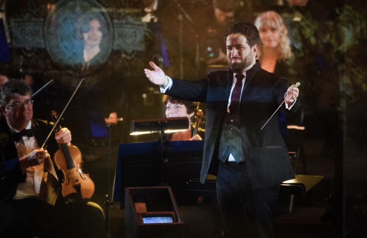 Le chef d'orchestre&nbsp;Pierre Dumoussaud est la Révélation Chef d'orchestre des 29e Victoires de la musique classique, tenues au Grand Théâtre de Provence d'Aix-en-Provence, le 9 mars 2022.&nbsp; (CLEMENT MAHOUDEAU / AFP)