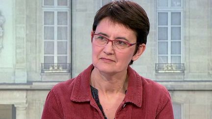 À 22 jours de l'élection présidentielle, le 12/13 du samedi 19 mars reçoit la candidate Lutte Ouvrière, Nathalie Arthaud.&nbsp;Elle dénonce l'accueil à double vitesse des réfugiés et souhaite rehausser le SMIC à 2 000 euros.&nbsp;&nbsp; (FRANCE 3)