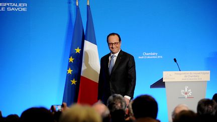 François Hollande&nbsp;inaugure le nouvel hôpital de Chambéry (Savoie), le 22 décembre 2016. (JEAN-PIERRE CLATOT / AFP)