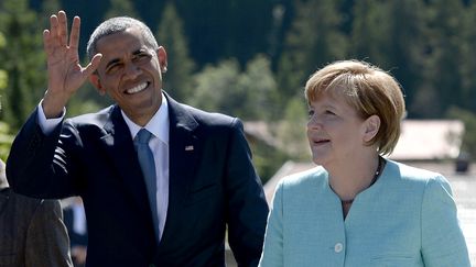 Le pr&eacute;sident Barack Obama et la chanceli&egrave;re Angela Merkel&nbsp;&agrave; Kr&uuml;n pr&egrave;s de Garmisch-Partenkirchen en Allemagne, le 7 juin&nbsp;2015. (ROBERT MICHAEL / AFP)