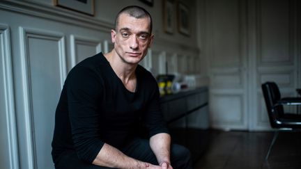 L'activiste russe Piotr Pavlenski, à Paris, le 22 février 2020. (MARTIN BUREAU / AFP)