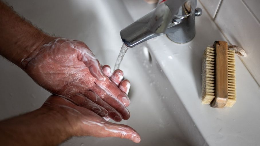 VRAI OU FAUX. Le lavage des mains est-il le geste barrière 