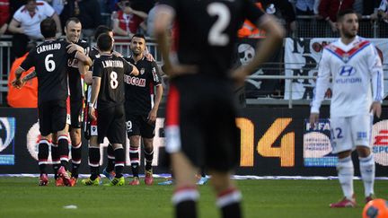 Berbatov félicité par ses coéquipiers (JEFF PACHOUD / AFP)