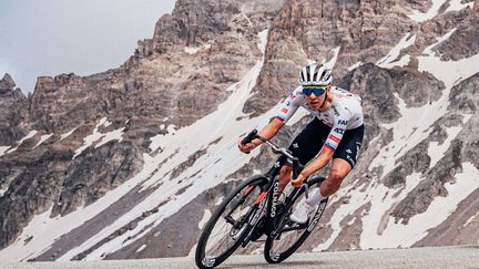 Il a frappé un grand coup dans le col du Galibier. Tadej Pogacar a donné une première leçon aux autres favoris de la Grande Boucle lors de la quatrième étape et en a profité pour endosser le maillot jaune. (ZAC WILLIAMS / SIPA)