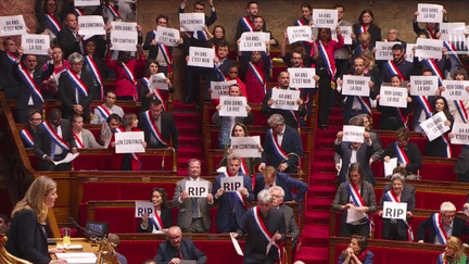 Réforme des retraites : une journée électrique marquée par les motions de censure