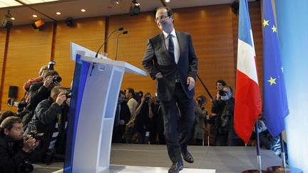 Fran&ccedil;ois Hollande devant la presse fran&ccedil;aise et internationale &agrave; Paris le 25 avril 2012. (PATRICK KOVARIK / AFP)