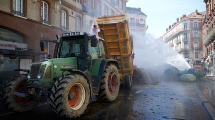 Une manifestation d'agriculteurs à l'appel de la FNSEA, à Toulouse (Haute-Garonne), le 8 avril 2021. (ALAIN PITTON / NURPHOTO / AFP)