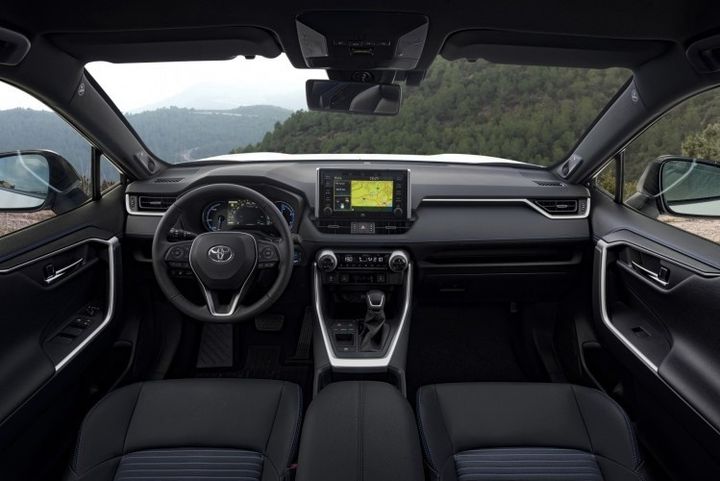 L'intérieur du RAV4 et sa planche de bord, fonctionnel et moderne. (TOYOTA pour FRANCE INFO)