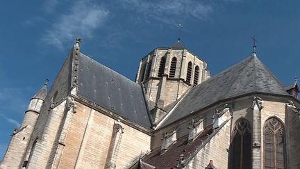 De nombreux Français ont passé le week-end de l'Ascension à la mer ou à la campagne. D'autres ont opté pour les villes, comme Dijon. La cité des ducs et ses bonnes tables ont retrouvé une clientèle étrangère.&nbsp; (FRANCE 3)