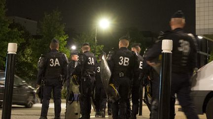 Des policiers &agrave; Trappes (Yvelines), le 21 juillet 2013. (MIGUEL MEDINA / AFP)