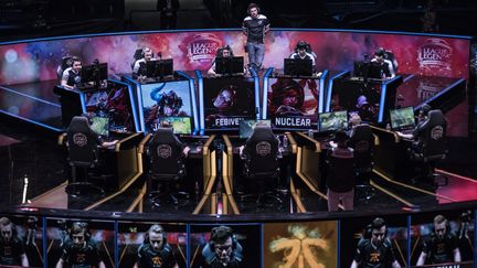 La finale Européenne de League of legends, à l'Accord Hotels Arena, le 2 septembre 2017, devant des milliers de spectateurs. (ADRIEN VAUTIER / LE PICTORIUM / MAXPPP)