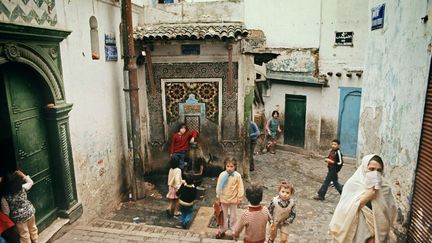 «Dans cet ensemble vivant où résident près de 50.000 personnes, se conservent encore de très intéressantes habitations traditionnelles, palais, hammams, mosquées et divers souks, dont la forme urbaine représente le témoignage d'une stratification de plusieurs tendances dans un système complexe et original qui s'est adapté, avec une remarquable souplesse, à un site fortement accidenté.», note l'Unesco. Cette vieille ville souffre des assauts du temps et d'un manque d'entretien constant.  (JEAN-PIERRE PREVEL / AFP )