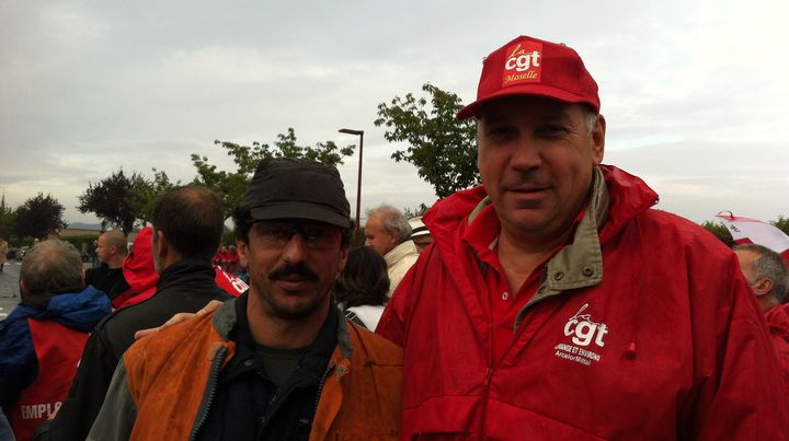 Serge Bogus (D), technicien chez ArcelorMittal et syndiqu&eacute; CGT, le 26 septembre devant le site des Grands Bureaux, &agrave; Florange (Moselle). (MARION SOLLETTY / FRANCETV INFO)