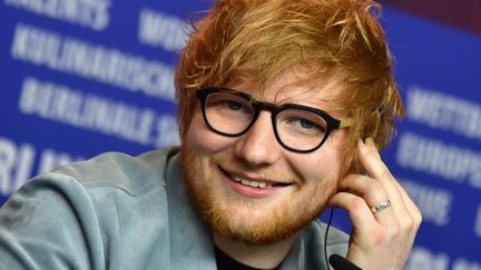 Le chanteur, auteur, compositeur britannique Ed Sheeran à la Berlinale le 23 février 2018 pour le documentaire Songwriter&nbsp;autour de son processus de composition. (JOHN MACDOUGALL / AFP)