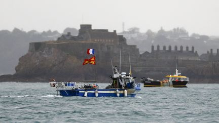 Des pêcheurs français au large de l'île anglo-normande de Jersey, le 6 mai 2021.&nbsp; (SAMEER AL-DOUMY / AFP)