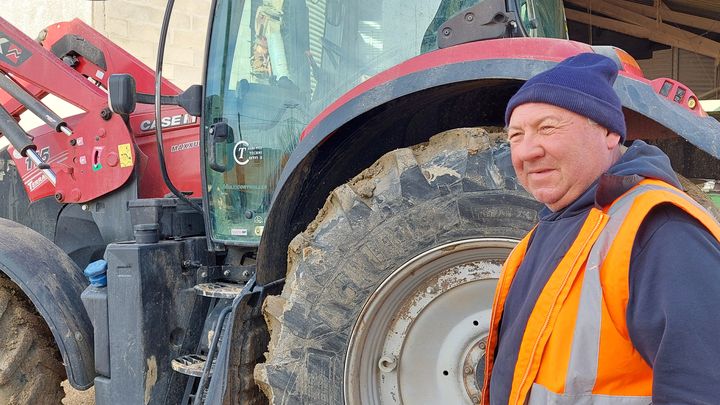 Christian, éleveur dans le Lot-et-Garonne, est toujours en colère : il n'est pas convaincu par les annonces du Premier ministre. (BENJAMIN ILLY / FRANCEINFO)