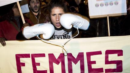 Paris, le 25 novembre 2016, manifestation "Debout contre les violences faites aux femmes". (VINCENT ISORE / MAXPPP)