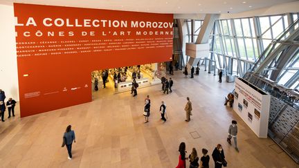 Le hall d'entrée de l'exposition de la collection Morozov, à la Fondation Louis Vuitton, le 23 septembre 2021.&nbsp; (SANDRINE MARTY / HANS LUCAS / AFP)